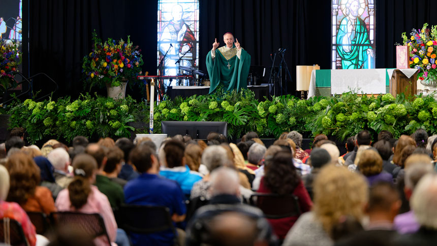 Eucharistic Congress welcomes thousands