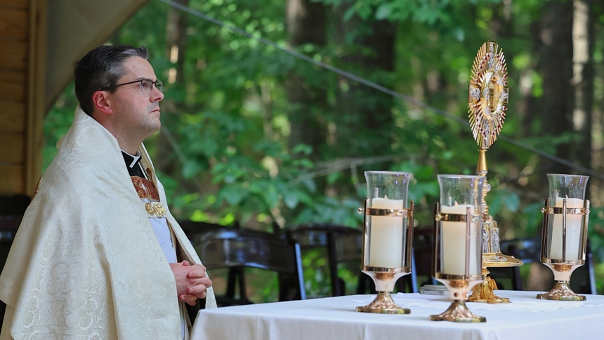 Carrying the Eucharist: St. Michael Parish holds procession at sunset