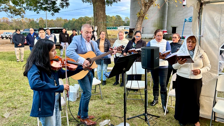 Bishop and cathedral team host Mass for farmworkers