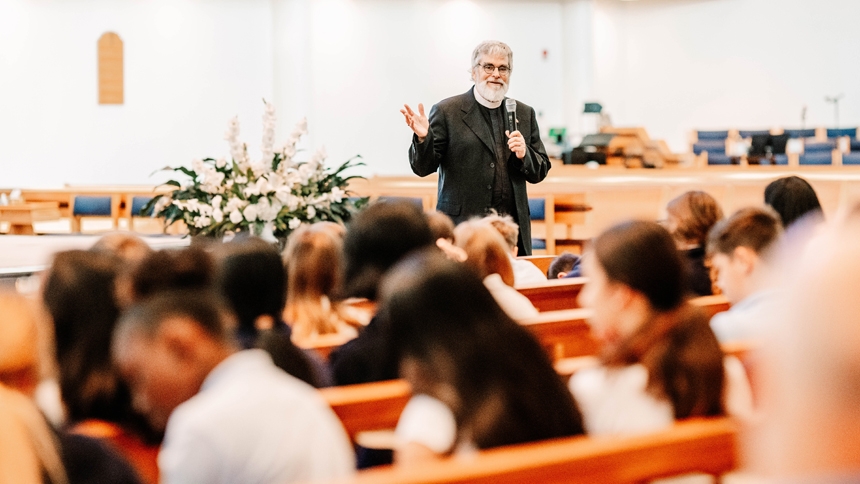 'Look up to the sky': Vatican astronomer visits New Bern